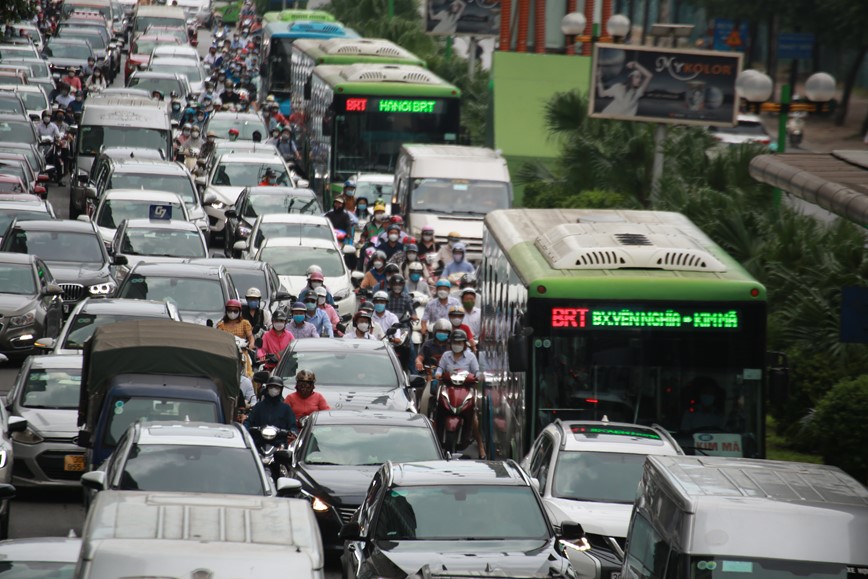 Duong pho Ha Noi ket cung sau ky nghi le - Hinh anh 7