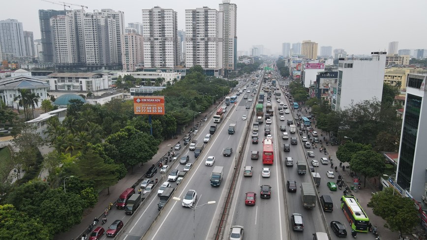 Giao thong Ha Noi giam nhiet ngay dau nghi le - Hinh anh 1