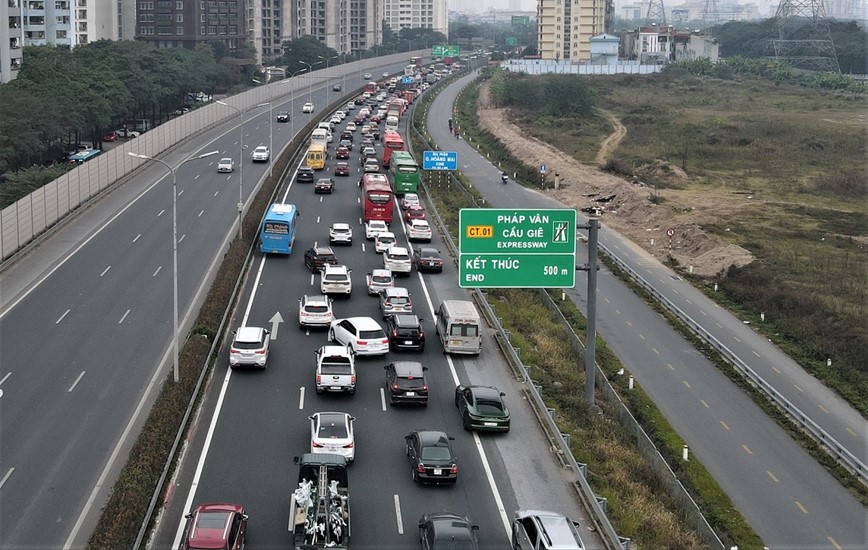 Ha Noi: Huong dan nguoi dan di lai thuan tien dip Tet - Hinh anh 1