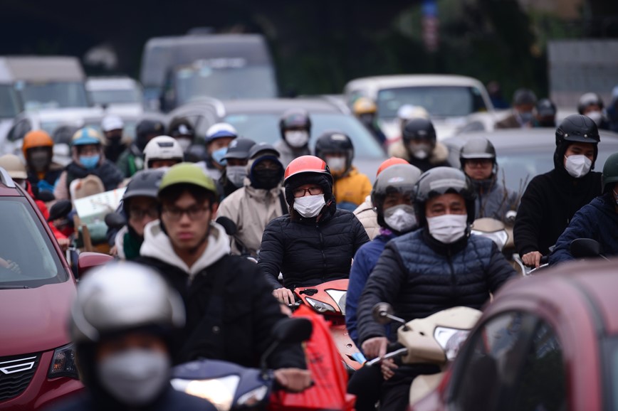 Nguoi dan roi Thu do ve que an Tet, cua ngo Ha Noi un u - Hinh anh 9