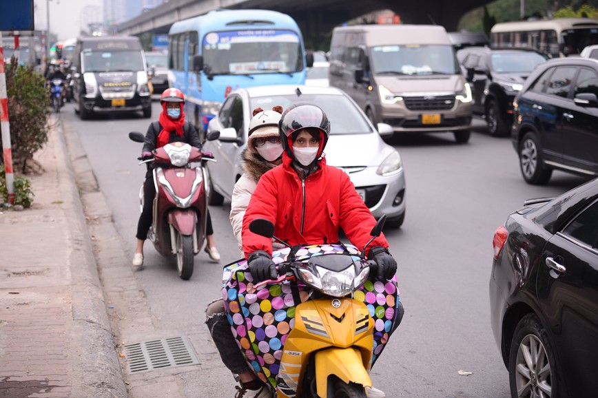 Nguoi dan roi Thu do ve que an Tet, cua ngo Ha Noi un u - Hinh anh 4