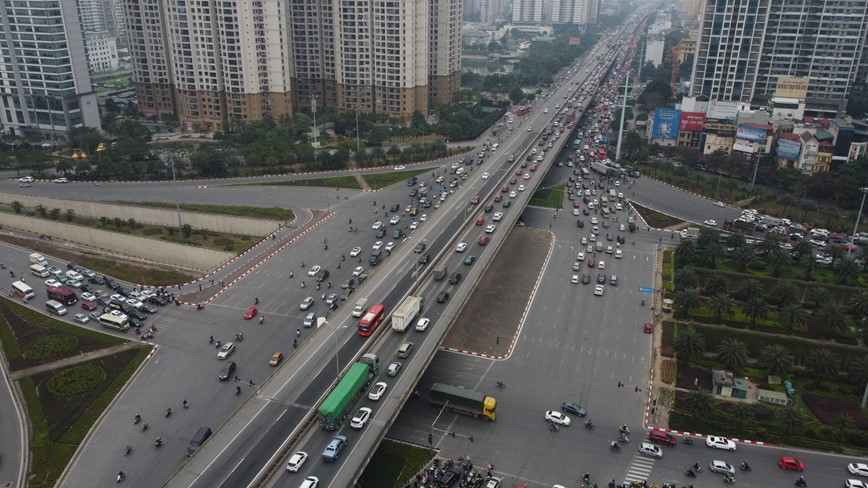 Nguoi dan roi Thu do ve que an Tet, cua ngo Ha Noi un u - Hinh anh 6