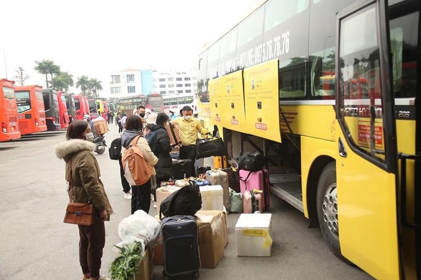 Ha Noi: Ben xe thua thot hanh khach truoc ky nghi Tet - Hinh anh 9