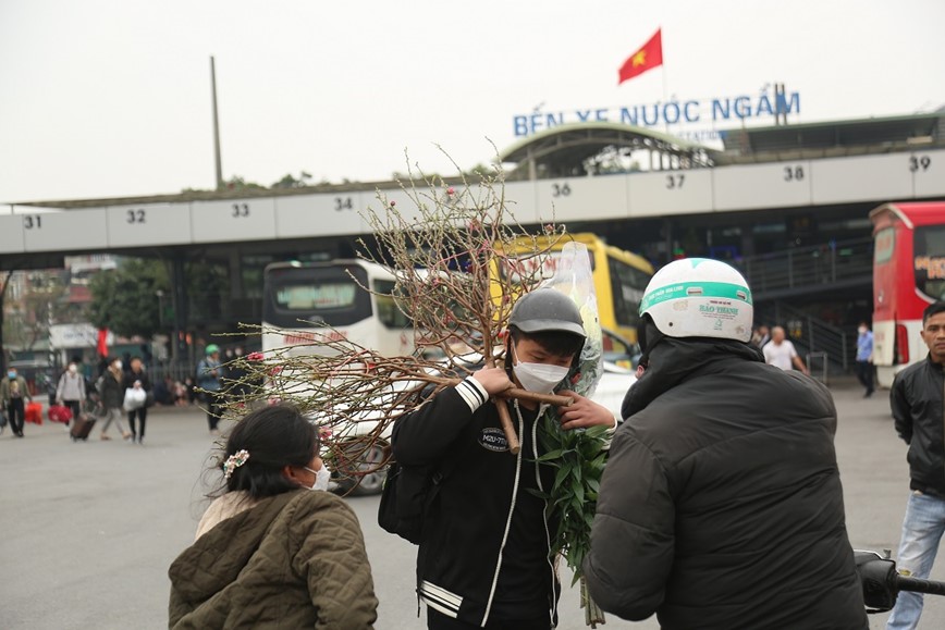 Ha Noi: Ben xe thua thot hanh khach truoc ky nghi Tet - Hinh anh 15