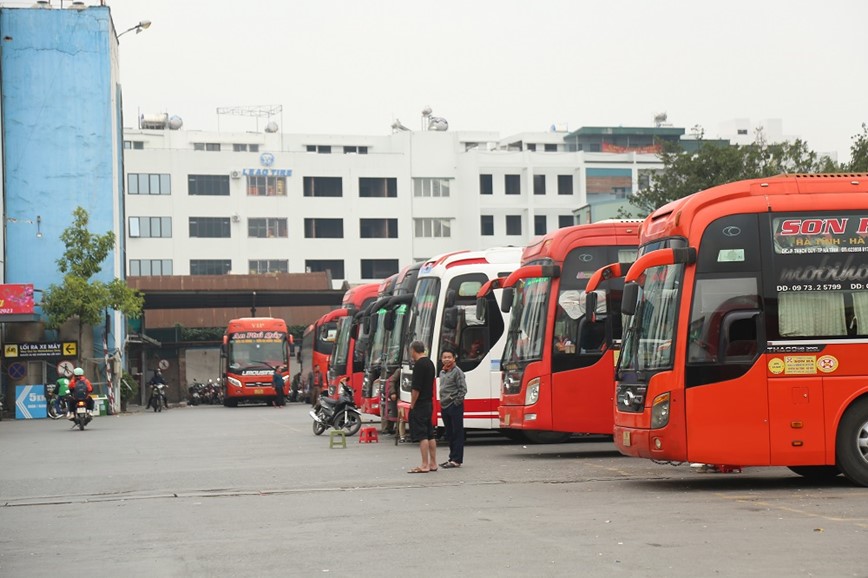 Ha Noi: Ben xe thua thot hanh khach truoc ky nghi Tet - Hinh anh 16