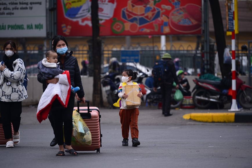 Ha Noi: Ben xe thua thot hanh khach truoc ky nghi Tet - Hinh anh 6