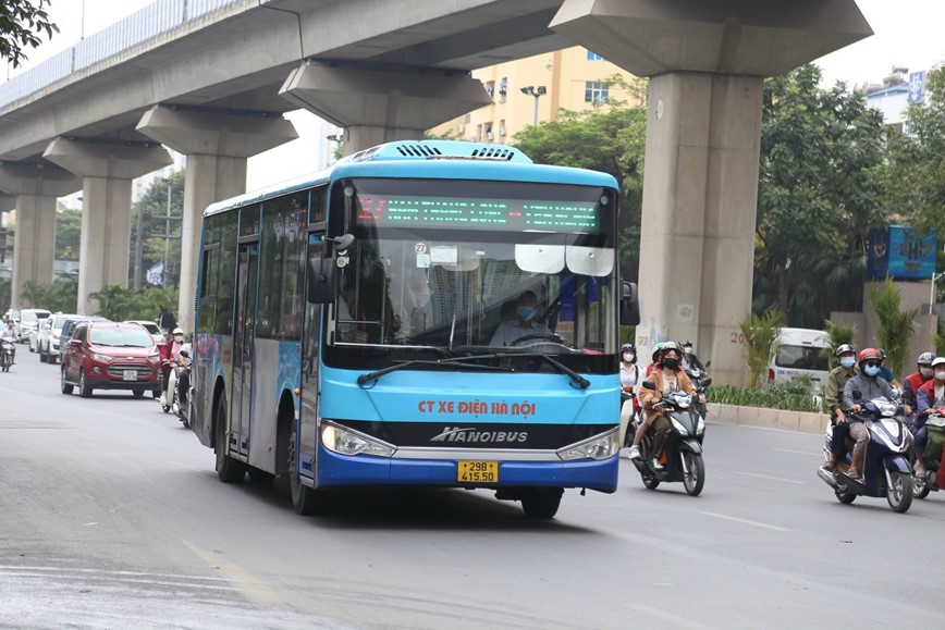 Ha Noi: Giam doc So GTVT truy van chat luong tuyen buyt so 27 - Hinh anh 1