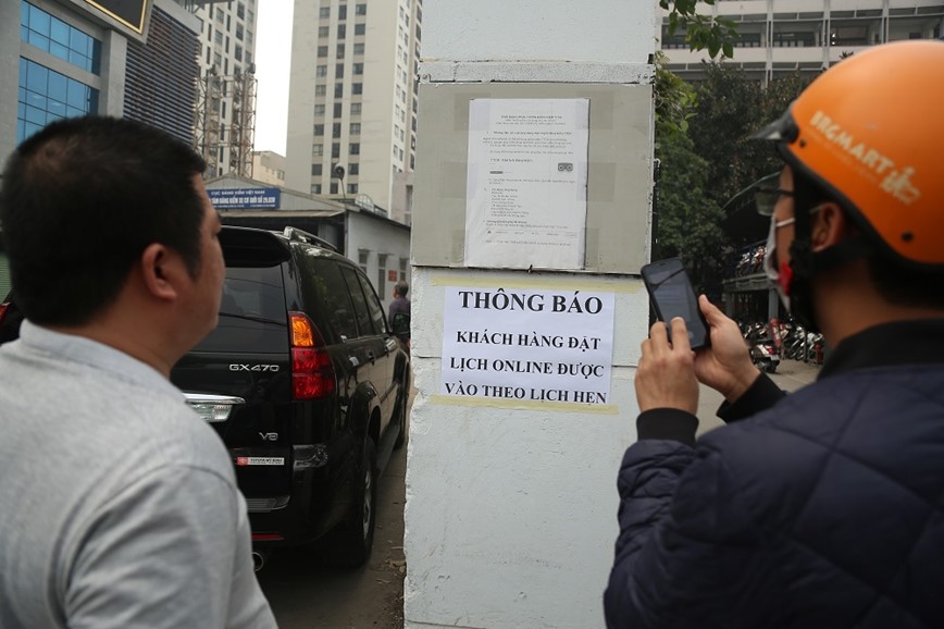 Ha Noi: Hang tram phuong tien noi duoi nhau cho dang kiem - Hinh anh 11