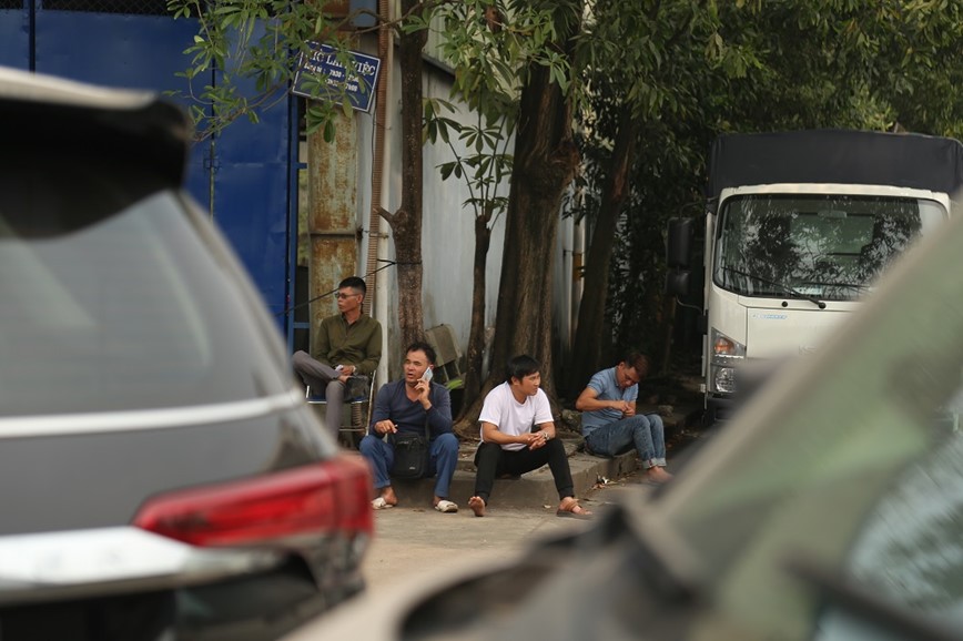 Ha Noi: Hang tram phuong tien noi duoi nhau cho dang kiem - Hinh anh 9