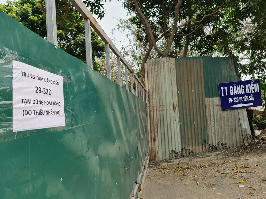 Ha Noi: Hang tram phuong tien noi duoi nhau cho dang kiem - Hinh anh 4