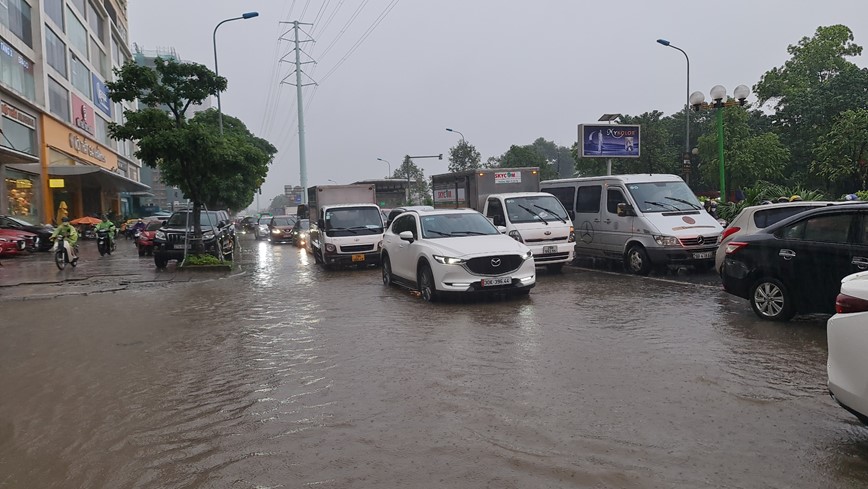 Mua ngap, tac duong khap Ha Noi  - Hinh anh 9