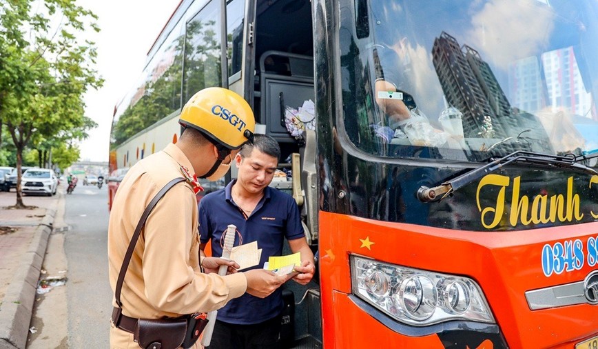 Ha Noi: Xu ly 424 truong hop vi pham Luat Giao thong duong bo - Hinh anh 1