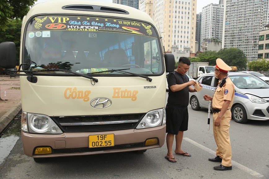 Ha Noi: 895 truong hop vi pham Luat Giao thong duong bo bi xu ly - Hinh anh 1