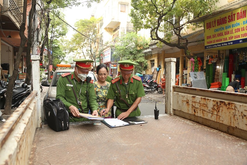 Ha Dong: Ra quan dong loat, xu ly vi pham trat tu do thi - Hinh anh 10