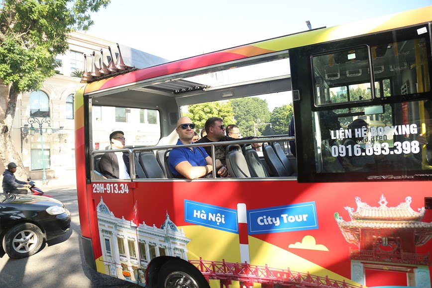 Du khach trai nghiem tuyen xe buyt City Tour 03 - Hinh anh 2