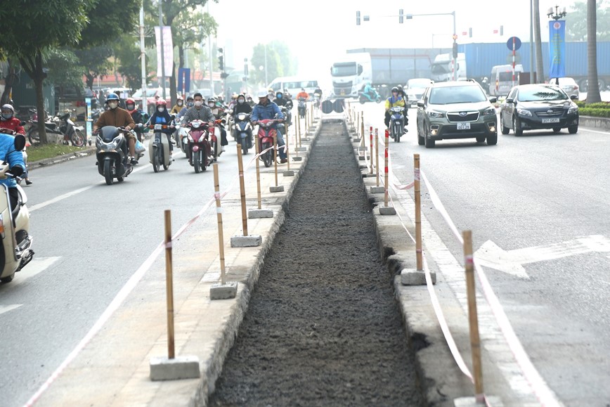 Ha  Noi: Xen dai phan cach nhieu tuyen duong, mo rong khong gian luu thong nhieu tuyen duong - Hinh anh 4