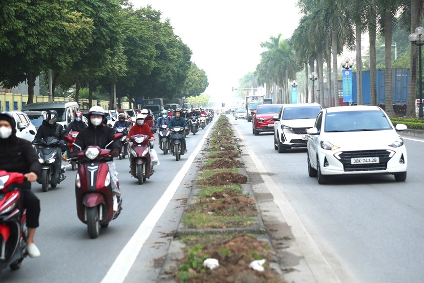 Ha  Noi: Xen dai phan cach nhieu tuyen duong, mo rong khong gian luu thong nhieu tuyen duong - Hinh anh 5