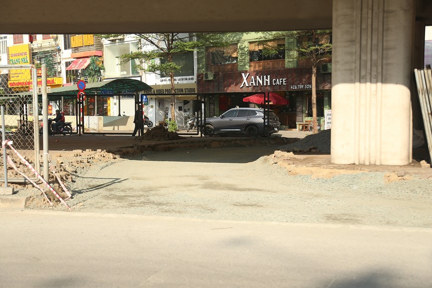 Ha  Noi: Xen dai phan cach nhieu tuyen duong, mo rong khong gian luu thong nhieu tuyen duong - Hinh anh 3