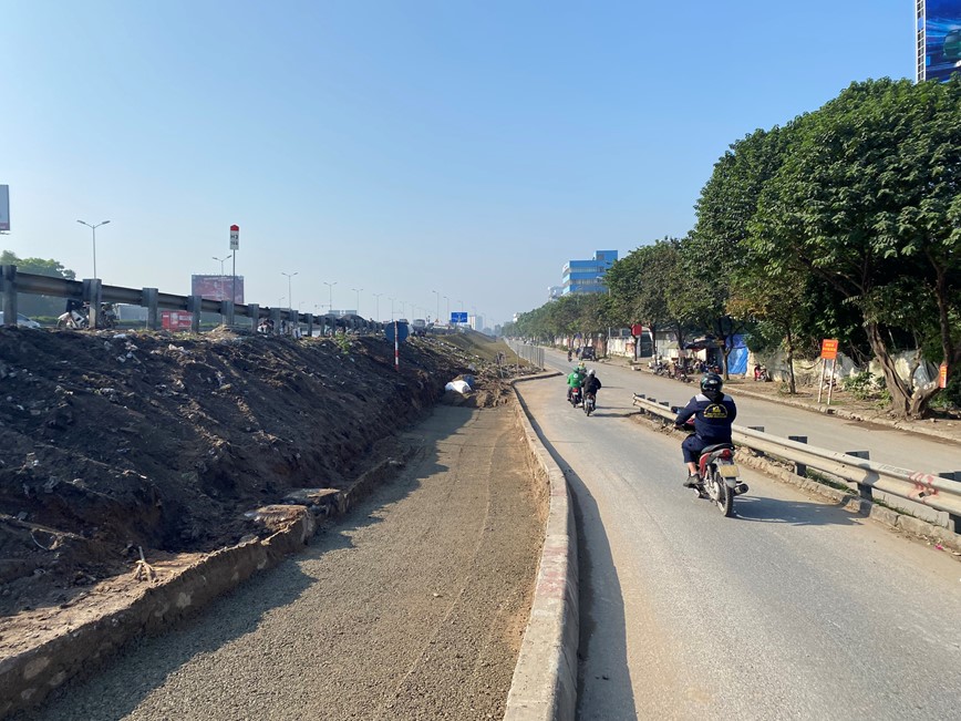 Ha  Noi: Xen dai phan cach nhieu tuyen duong, mo rong khong gian luu thong nhieu tuyen duong - Hinh anh 9