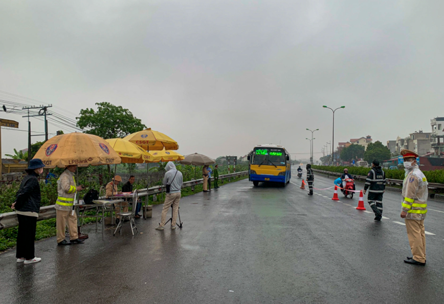 Cong an Ha Noi lap to dac biet xu ly vi pham ve an toan giao thong - Hinh anh 1