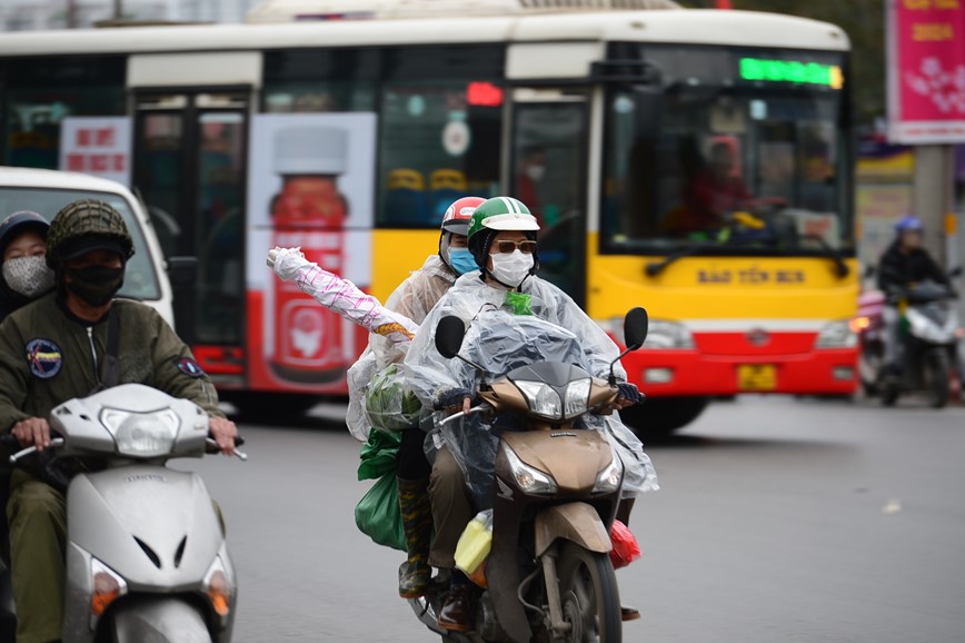 Ha Noi: Duong pho thong thoang ngay dau nghi Tet - Hinh anh 8