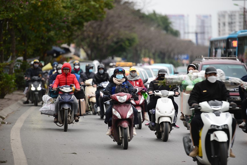 Ha Noi: Duong pho thong thoang ngay dau nghi Tet - Hinh anh 6