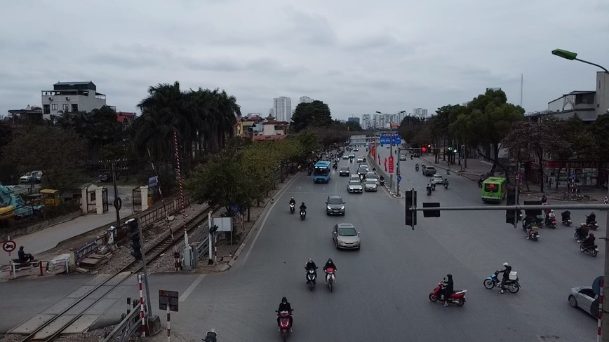 Ha Noi: Duong pho thong thoang ngay dau nghi Tet - Hinh anh 3