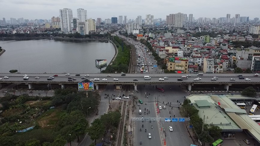 Ha Noi: Duong pho thong thoang ngay dau nghi Tet - Hinh anh 2