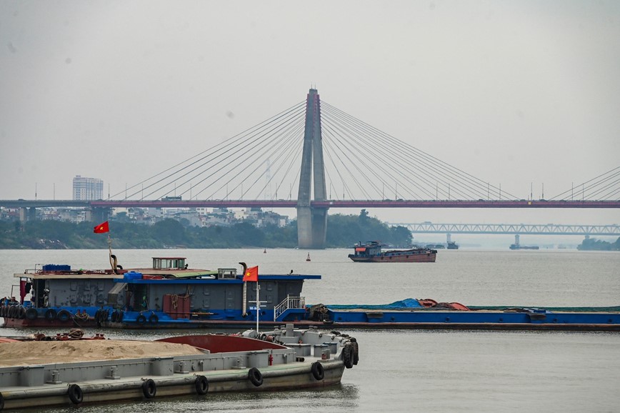 Kiem tra, xu ly tau thuyen vi pham tren song Hong - Hinh anh 5