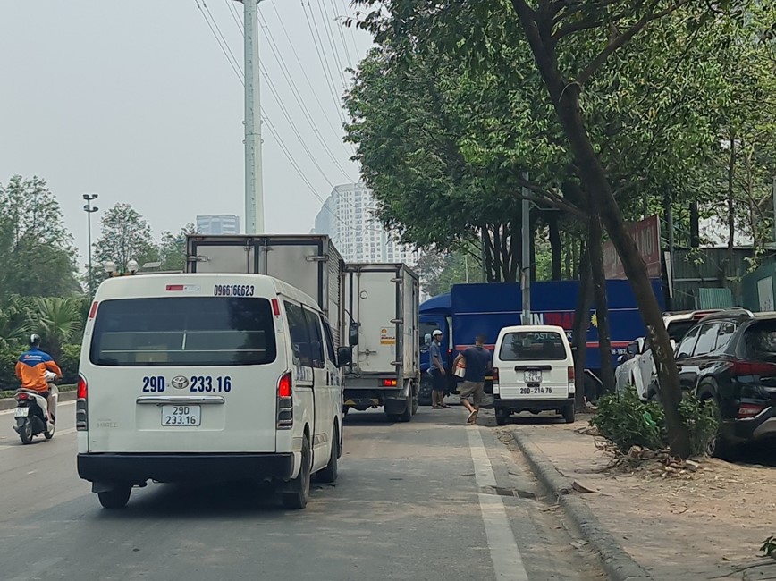 Ha Noi: Quan ly long leo khien duong To Huu tro nen un tac? - Hinh anh 1