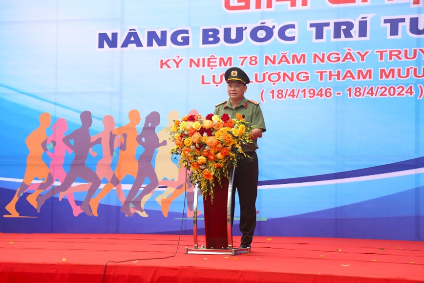 Phong Tham muu Cong an Ha Noi to chuc giai chay “Nang buoc tri tue lan II“ - Hinh anh 3