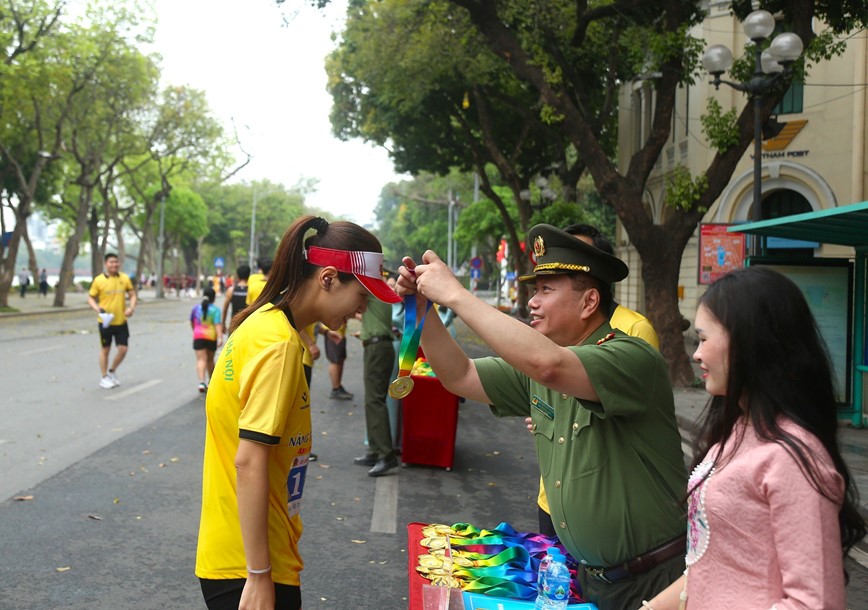 Phong Tham muu Cong an Ha Noi to chuc giai chay “Nang buoc tri tue lan II“ - Hinh anh 9