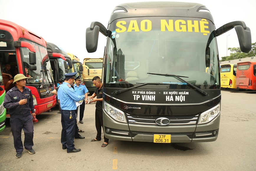 Ha Noi: Kiem tra toan bo xe khach truoc khi xuat ben dip nghi le 30/4 - Hinh anh 2