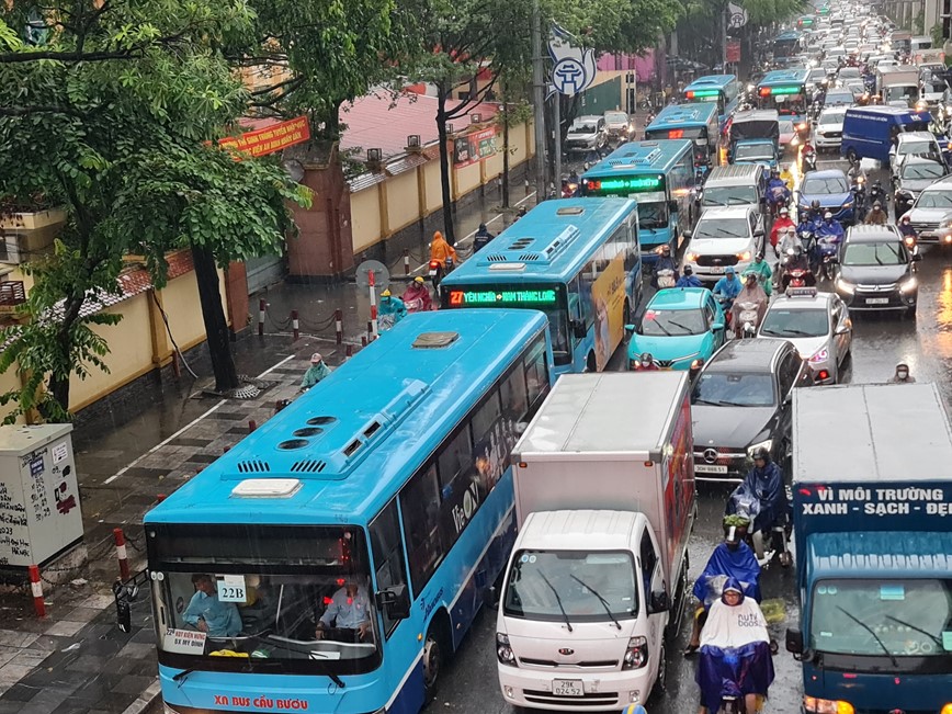 Ha Noi: Thi diem the ve dien tu tren 25 tuyen xe buyt - Hinh anh 1