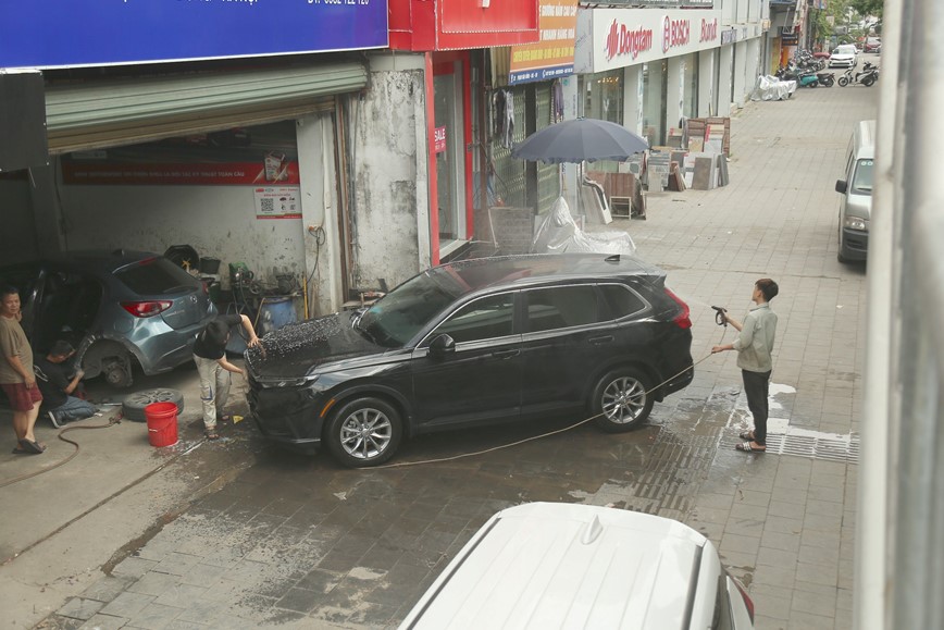 Ha Noi: Hang loat showroom chiem dung via he bay ban o to - Hinh anh 12