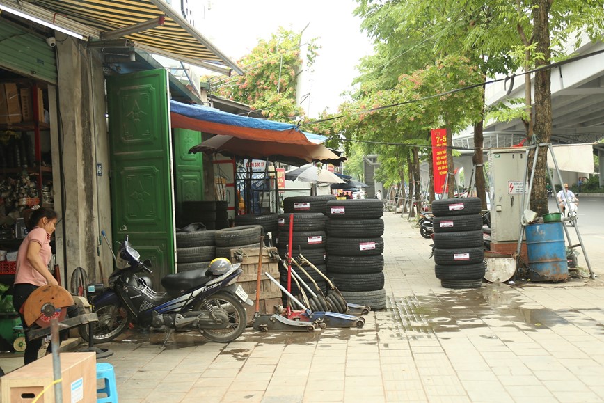 Ha Noi: Hang loat showroom chiem dung via he bay ban o to - Hinh anh 13