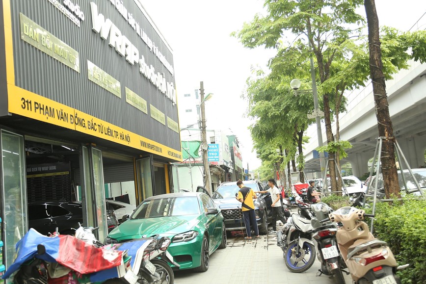 Ha Noi: Hang loat showroom chiem dung via he bay ban o to - Hinh anh 15