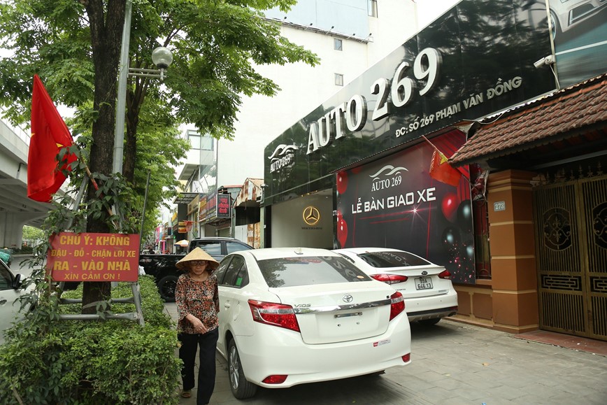 Ha Noi: Hang loat showroom chiem dung via he bay ban o to - Hinh anh 11