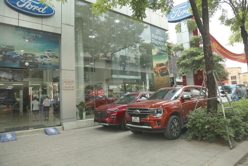 Ha Noi: Hang loat showroom chiem dung via he bay ban o to - Hinh anh 3