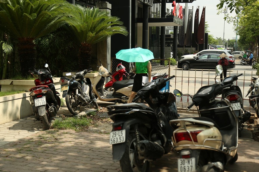 Ha Noi: Hang loat showroom chiem dung via he bay ban o to - Hinh anh 6