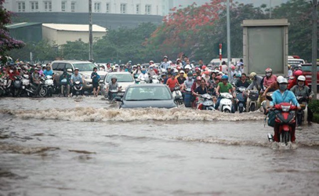 Ha Noi: Nganh giao thong van tai len ke hoach ung pho voi ngap lut - Hinh anh 1