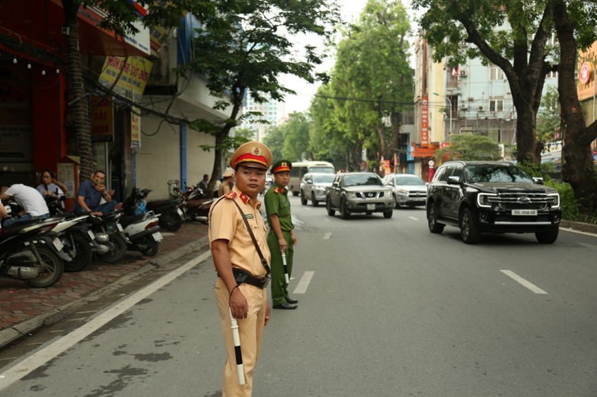 Ha Noi: Giao thong thuan loi, an toan trong ngay dau ky thi vao lop 10 - Hinh anh 9