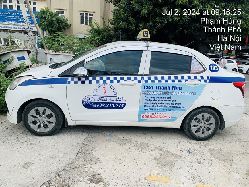 Tu y lay xe taxi cua nguoi khac di nguoc chieu tren duong Pham Hung  - Hinh anh 3