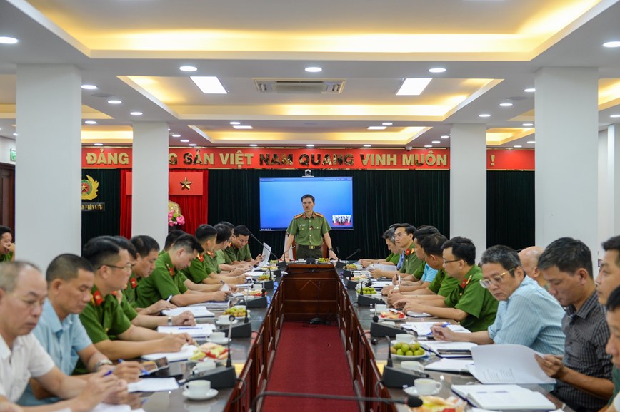 Chan chinh cong tac dam bao trat tu, an toan giao thong tren dia ban quan Hoan Kiem - Hinh anh 1