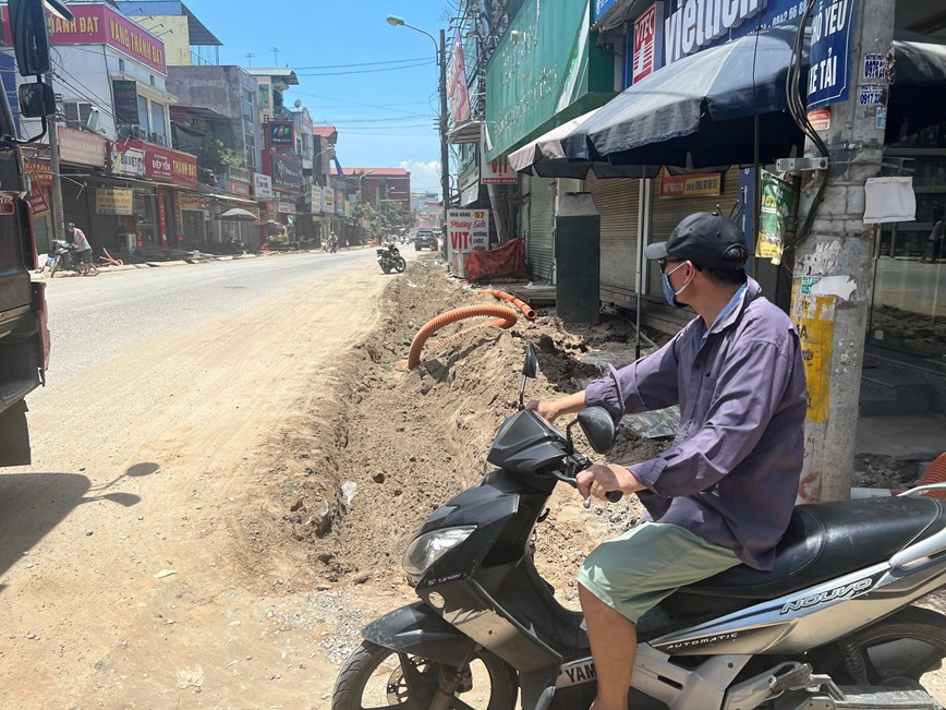 Thi tran Van Dinh: Thi cong duong dao hao chan loi nha dan - Hinh anh 6