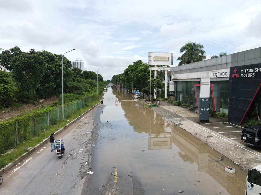 Giao thong qua duong gom Dai lo Thang Long te liet vi ngap sau - Hinh anh 9