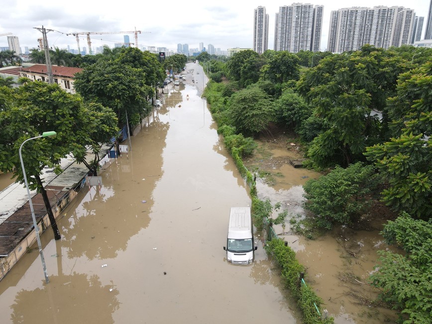 Giao thong qua duong gom Dai lo Thang Long te liet vi ngap sau - Hinh anh 3