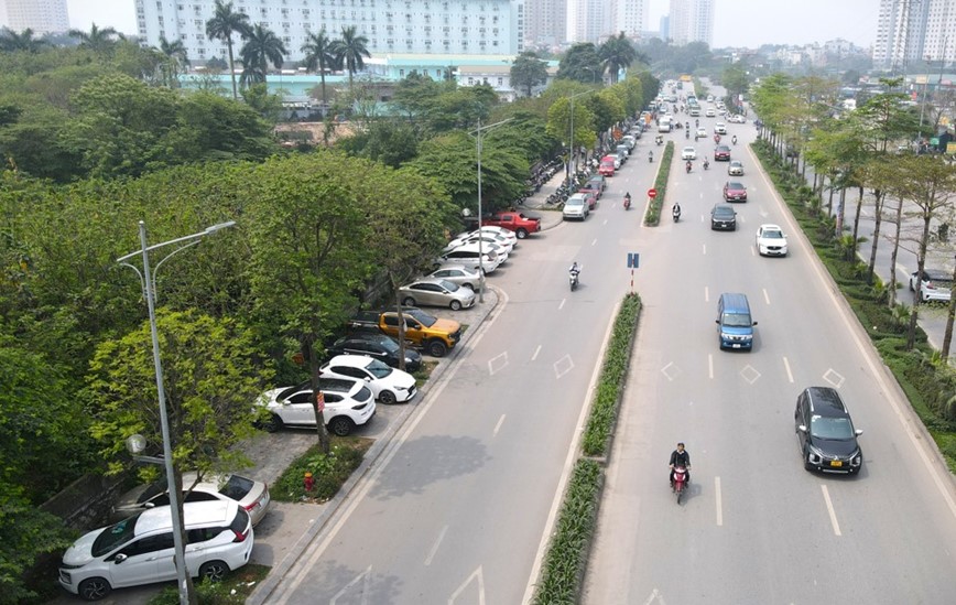 Ha Noi: Tam dung trong giu xe duoi long duong 2 tuyen pho phuc vu Quoc tang  - Hinh anh 1