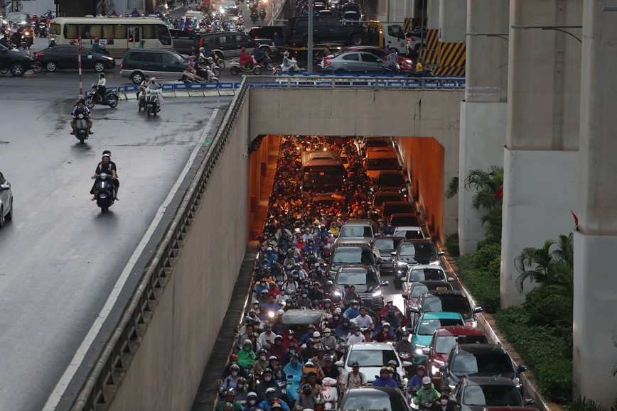 Ha Noi mua lon, giao thong “te liet“ - Hinh anh 14