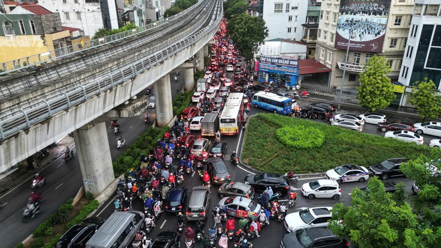 Ha Noi mua lon, giao thong “te liet“ - Hinh anh 13